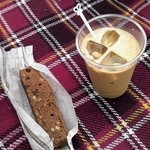 雑貨と珈琲　まめきど - アイスコーヒー200円   スティックケーキ チョコ 200円