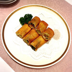 北京料理桂蘭 - こんがりきつね色に揚がった春巻です(o^^o)