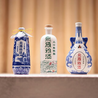 厳選されたワイン、オリジナルの紹興酒などを取り揃えております