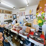 貝増商店 - お店の中の様子です