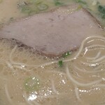 長浜ラーメン 一心亭 - スープ波々と…