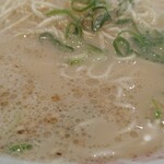 長浜ラーメン 一心亭 - スープ側から…