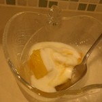 丸山吉平 - 女性にサービスデザート