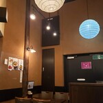 らーめん山頭火 - 店内は少し狭めです