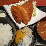 うおかぎ食堂 - メンチカツ&アジフライ定食