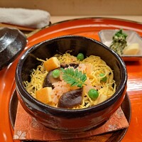 赤坂 菊乃井 - ⚫御飯「雛散らし寿司  海老そぼろ  金糸玉子  椎茸」