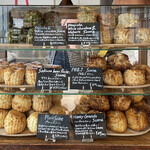 CAMERA - 《購入》ほうじ茶＆ホワイトチョコレート＆くるみのスコーン、サクラあんこのスコーン