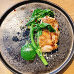 MAISON INCO - グリルチキン　春菊バターソース　昆布だしで蒸した菜の花