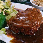 高梁 - 令和5年3月
本日のランチ 850円
煮込みハンバーグ、小鉢2品、ご飯、みそ汁、漬けもの