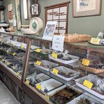 鮒秋 - 店内のショーケース①