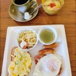 Tall Tree's Cafe - Bセット…ドリンク代＋200円  トースト・茶碗蒸し・スープ・ベーコンエッグ・粗挽きソーセージ ※選べるトースト