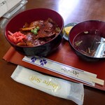 食事処 すぽっと - 豚丼 850円(税込)。