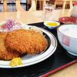 Kicchin Suzuya - メンチカツ定食(￥780)。メンチカツの大きさすっげ！