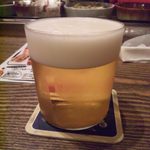 ラ ガジェガ デ ハポロコ - 生中はカールスバーグ（\500）　変わったグラスだけど割と量はあるようで。