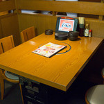 Ekohiiki - タッチパネルを備えたテーブル席