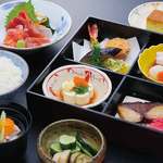 Rinsen Koku - お昼の松花堂弁当2,500円も好評です