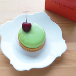 ピエール・エルメ・パリ 日本橋三越店 - ピスタチオとグリオットチェリーのタルト\840