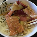 てんぺい - こんな風に、生玉子を混ぜ混ぜして食べるんですよ。それがミソなのです。最初は邪道っだ~って叫んでましたけどねっ、それが違うんだなぁ~、逸品、絶品、極上品なのでありまする。。。