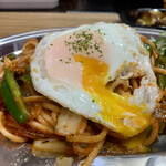 キッチン あずま - 目玉焼きの黄身に入刀〜♪\(//∇//)\♡