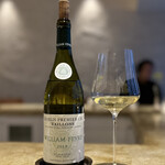 entre nous - ウィリアム・フェーブルのシャブリ・1er Cru.ヴァイヨン。
      イメージ通りのミネラルや塩味は、もちろん河豚にも合います。