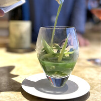 entre nous - この蛤の効いたスープで絶品の一皿に♪
                      こごみやゼンマイの苦味や旨みのバランスが素晴らしい！