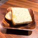 イル ネッビオ - 自家製フォカッチャは毎回おかわりしちゃいます(o^^o)