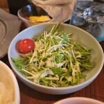 Ookami Nanka Kowakunai - セットのサラダです。
