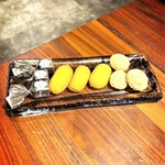 イル ネッビオ - お茶菓子はチョコレートと焼き菓子でした(o^^o)