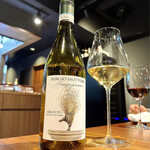 イル ネッビオ - 新鮮な酸味と旨味が感じられる喉越しの良い白ワインでした(o^^o)