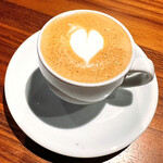 イル ネッビオ - 11種類のドリンクから私は『カフェラッテ』をチョイスしました(o^^o)