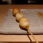 焼鳥 おみ乃 - うずらの卵　中は半熟！