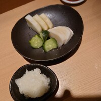 焼鳥 おみ乃 - 漬物と無限おろし　箸休めにぴったり