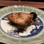 廣澤 - 煮穴子の唐揚げ、炒め松波キャベツと焼き丸唐辛子添え