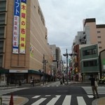 煮干鰮らーめん 圓 - 八王子駅からダイエーを過ぎた通りの直ぐにあります。