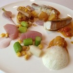 レストラン テズ - ホウボウのロースト サフランのソース