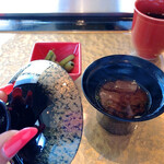 那古亭 - お味噌汁と漬物。