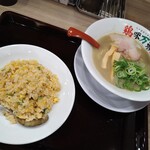 濃厚鶏白湯ラーメン 鶏味万彩 - 半チャーハンセット