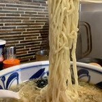 安部製麺所 - 中細ちぢれ麺をリフトUP⤴️