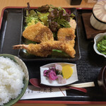 旬食房 ふた葉 - 日替わり定食はミックスフライ