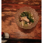 交番通り 四十 - 長葱と春菊のおひたし