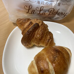 海辺のパン屋 La La Bakery - 塩ロール、クロワッサン