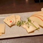 喰心 meat Dining - ５種のチーズ盛り