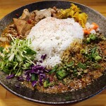 SPICE CURRY WANTED - ２種あいがけカレー(ドリンク付き1100円)