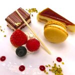 グランドニッコー東京 台場 - Strawberry Custard Cream and Apple Chiboust with Macaroon　2023.3.1