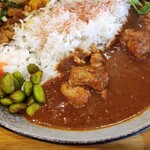 SPICE CURRY WANTED - ①グリムジャッカル
      スパイスをふんだんに使用した濃厚なチキンカレーです。
      中辛と辛口からお選びいただけます。
      ※激辛がお好きな方はご相談ください