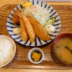 198664766 - にっこにこランチシングル(ご飯150g)(800円)＋海老フライ一本(220円)