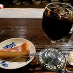 トロワ・シャンブル - ベイクドチーズケーキとアイスド、コーヒー1000円