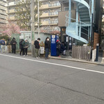 ヌードル＆スパイスカレー 今日の1番 - 日曜日の朝06:30Open前06:28分で16人待ち