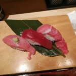 Uogashi Teppen Sushi - 本マグロ（三貫）中とろ、赤身、大とろ