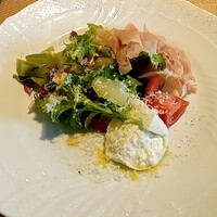 La Brianza - 生ハムとモッツァレラのトマトサラダ